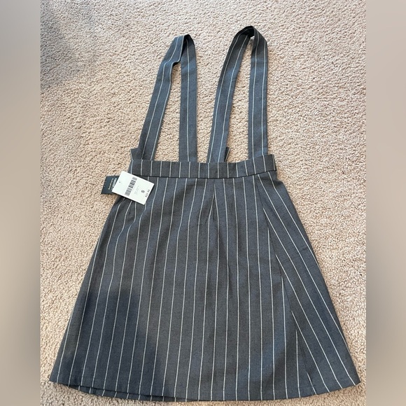 FOREVER 21 Junior Grey/White Pinstripe Suspender A-line skirt - Picture 9 of 9